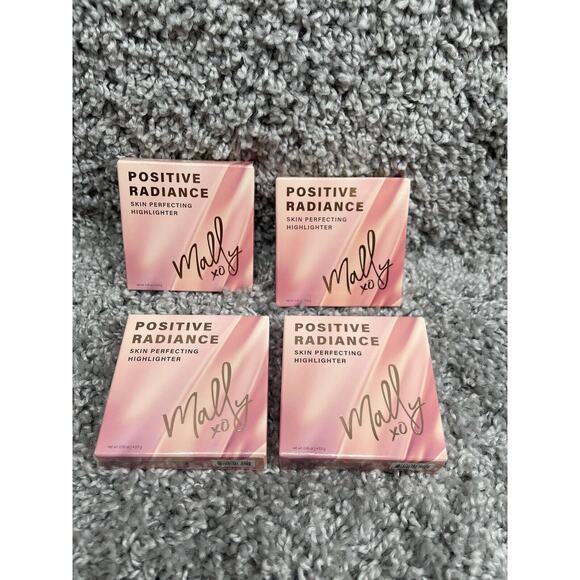 Mally Beauty Positive Radiance Skin Perfecting Highlighter Sparkling Champagne 4 - Picture 1 of 9